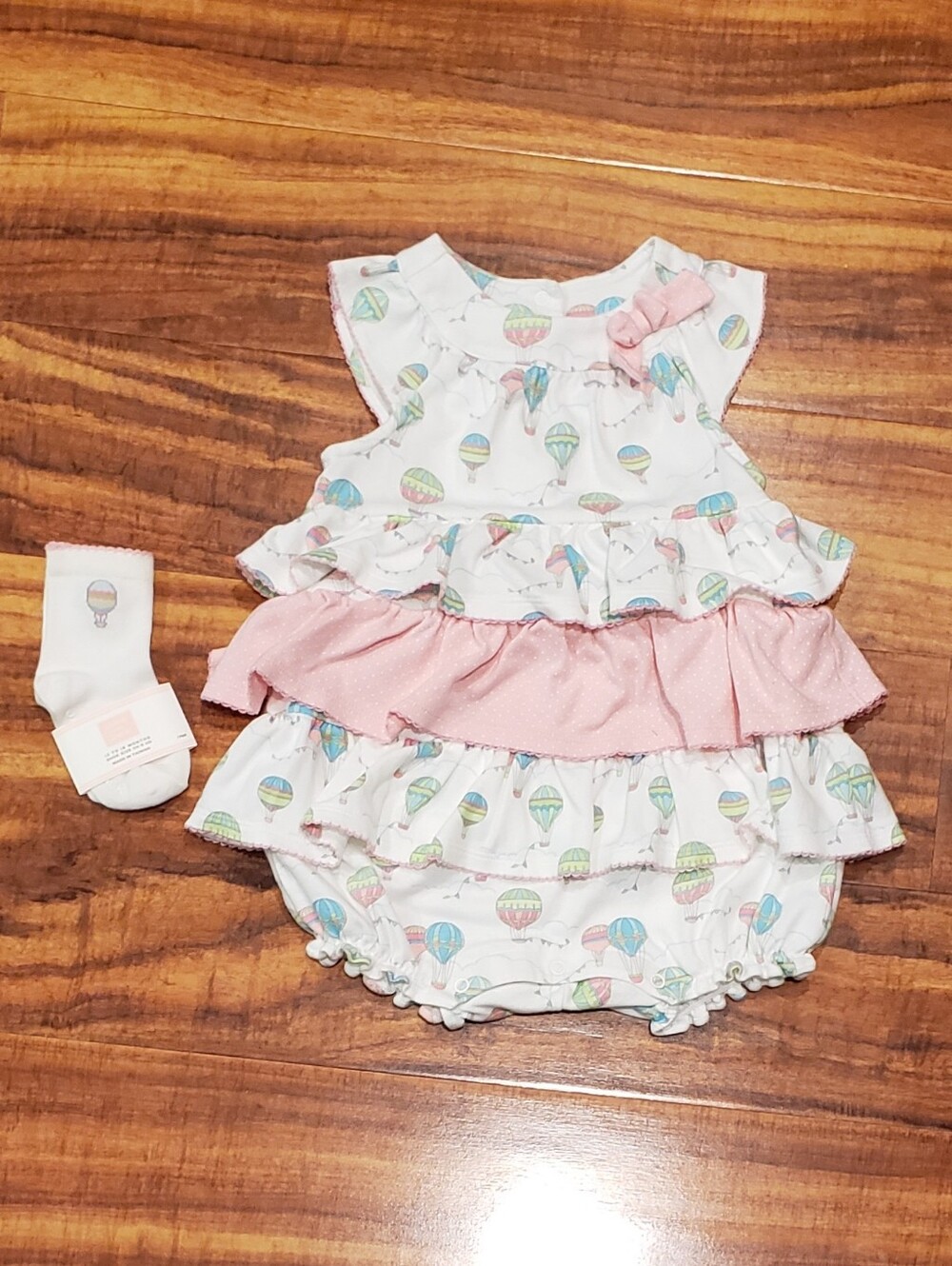 Janie and Jack EUC/NWT 12-18 months tiered hot air balloon romper & socks